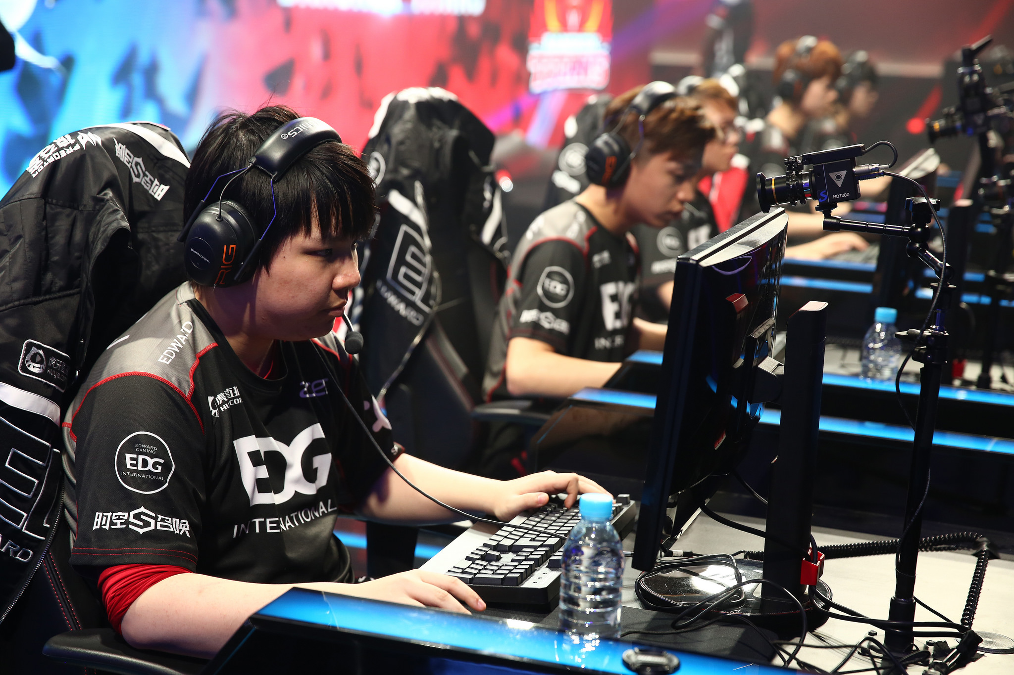 电竞热潮下的EWC赛事：斗鱼平台XG战队Dota2荣耀对决-易倍电竞