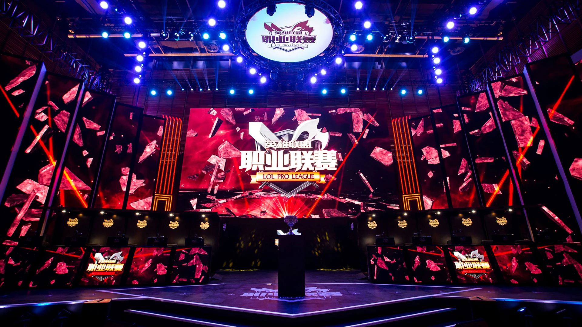 FPX战队趣味团建：emoji猜英雄游戏提升团队默契-易倍电竞