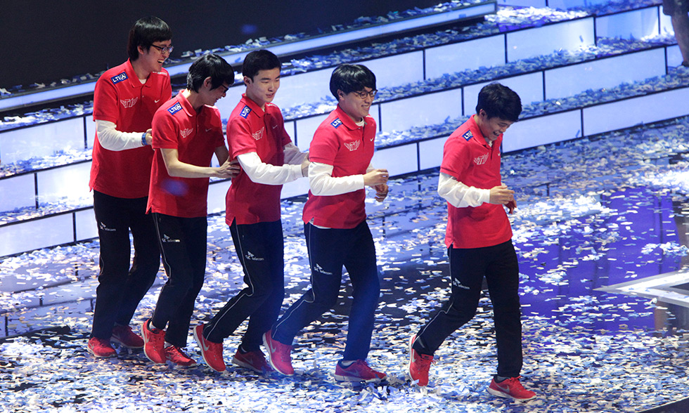 IG状态下滑与TES实力分析：英雄联盟世界赛前景堪忧，朱开评价IG对阵T1胜算渺茫