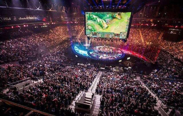 LPL季后赛现场直播现诡异哭声，官方解说PYL回应系音频干扰